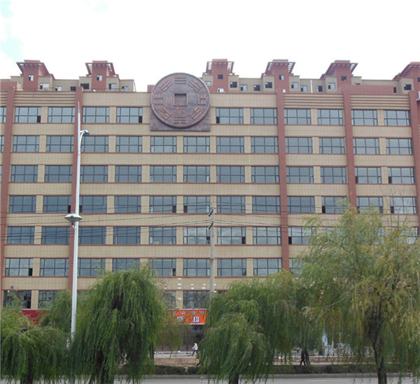 大學(xué)標(biāo)志雕塑