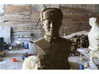 泥稿雷鋒雕塑