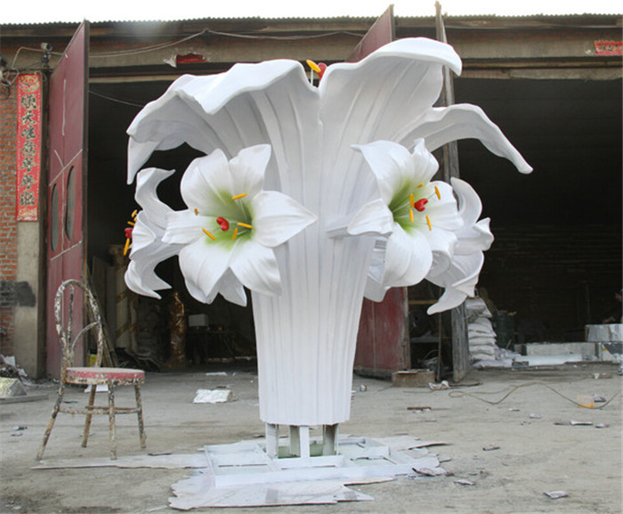 百合花彩繪雕塑